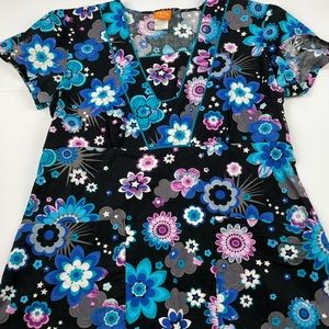 NRG By Barco Scrub Top Floral Pattern